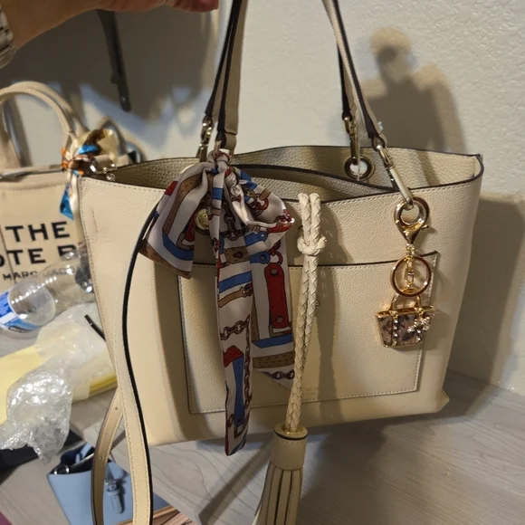 Henri Bendel Worth Avenue medium tote - Picture 7 of 10